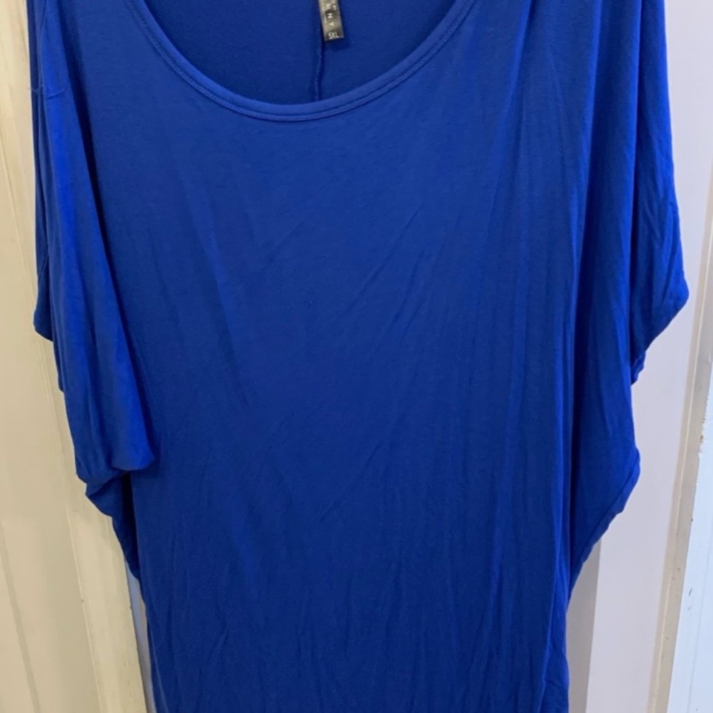 “Johnny” Women's Scoop Neck Half Sleeve Batwing Dolman Top in Royal Blue. 5-XLar